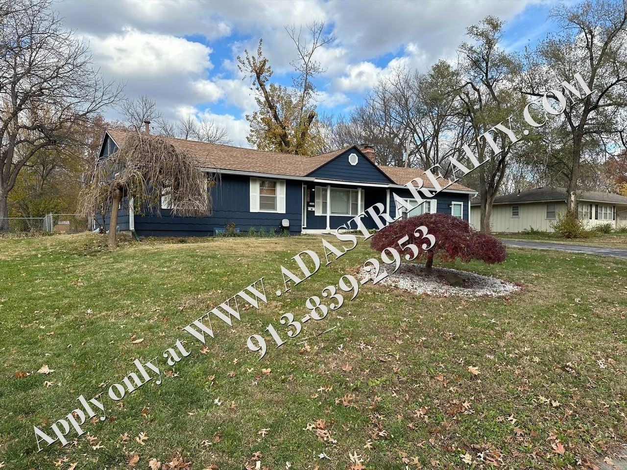 8822 W 81st St - Photo 2 of 33