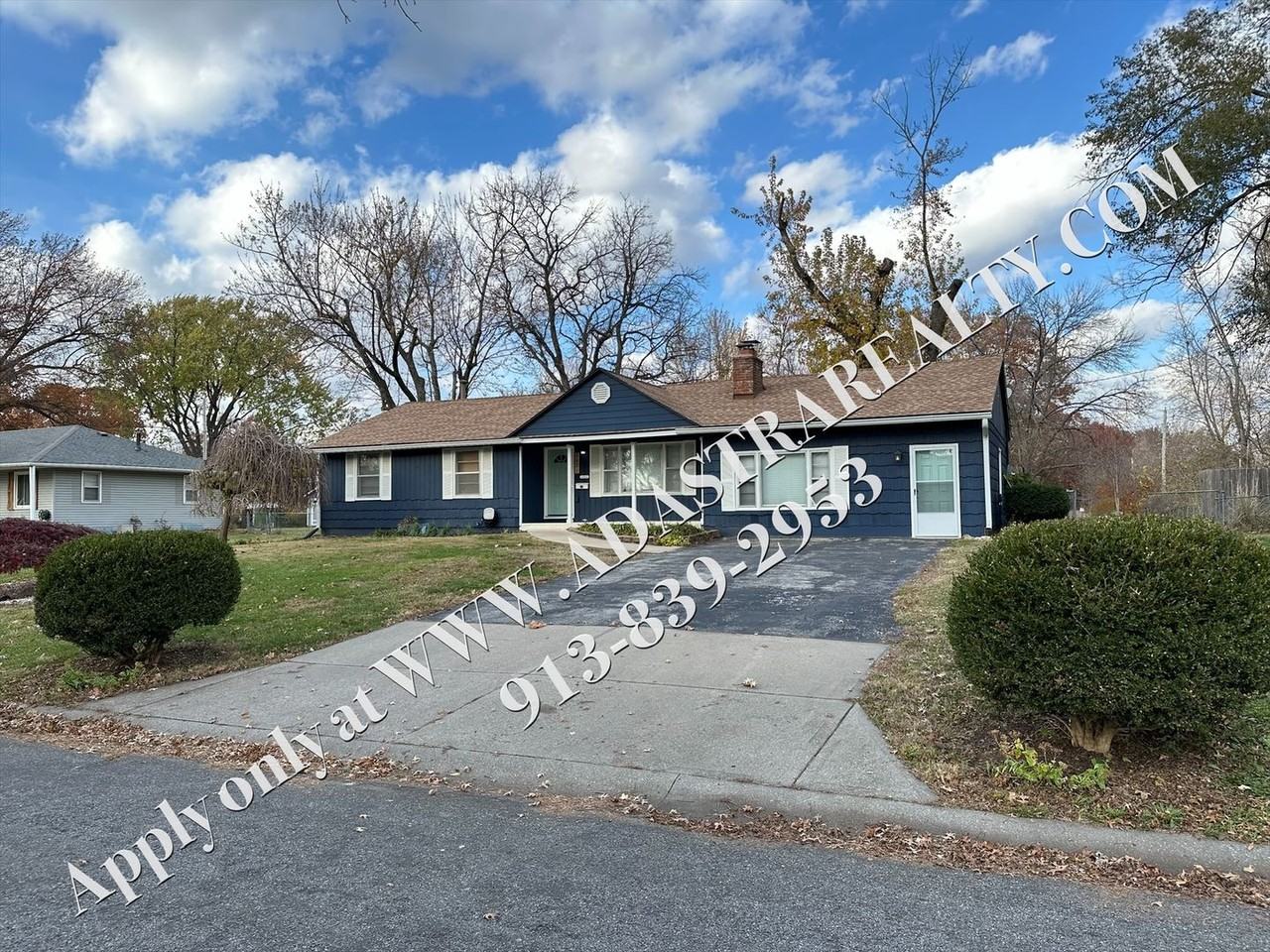 8822 W 81st St - Photo 3 of 33