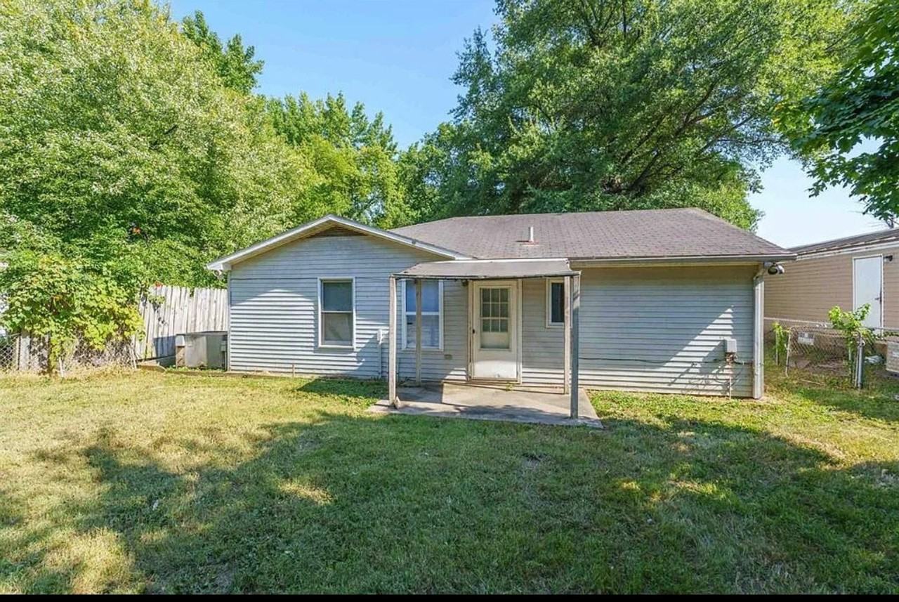 2033 E 10th St - Photo 2 of 17