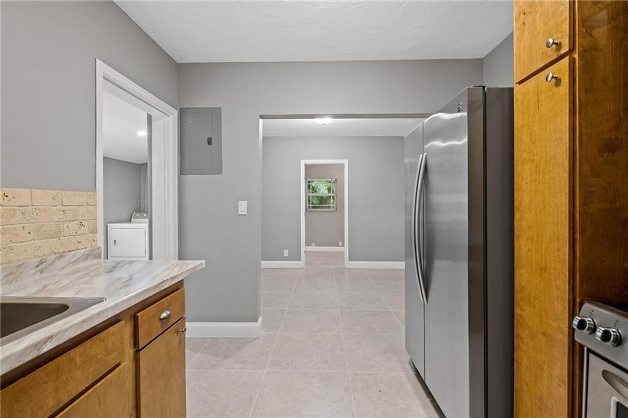 1424 Sw 18th St - Photo 2 of 24