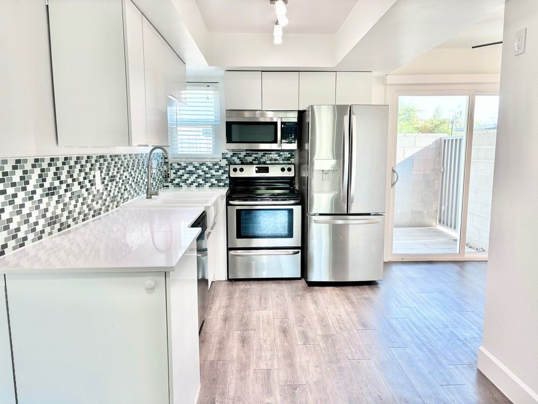 407 W 7th St #4 - Photo 3 of 38