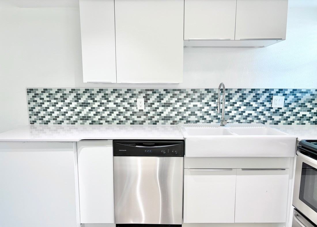 407 W 7th St #4 - Photo 5 of 38