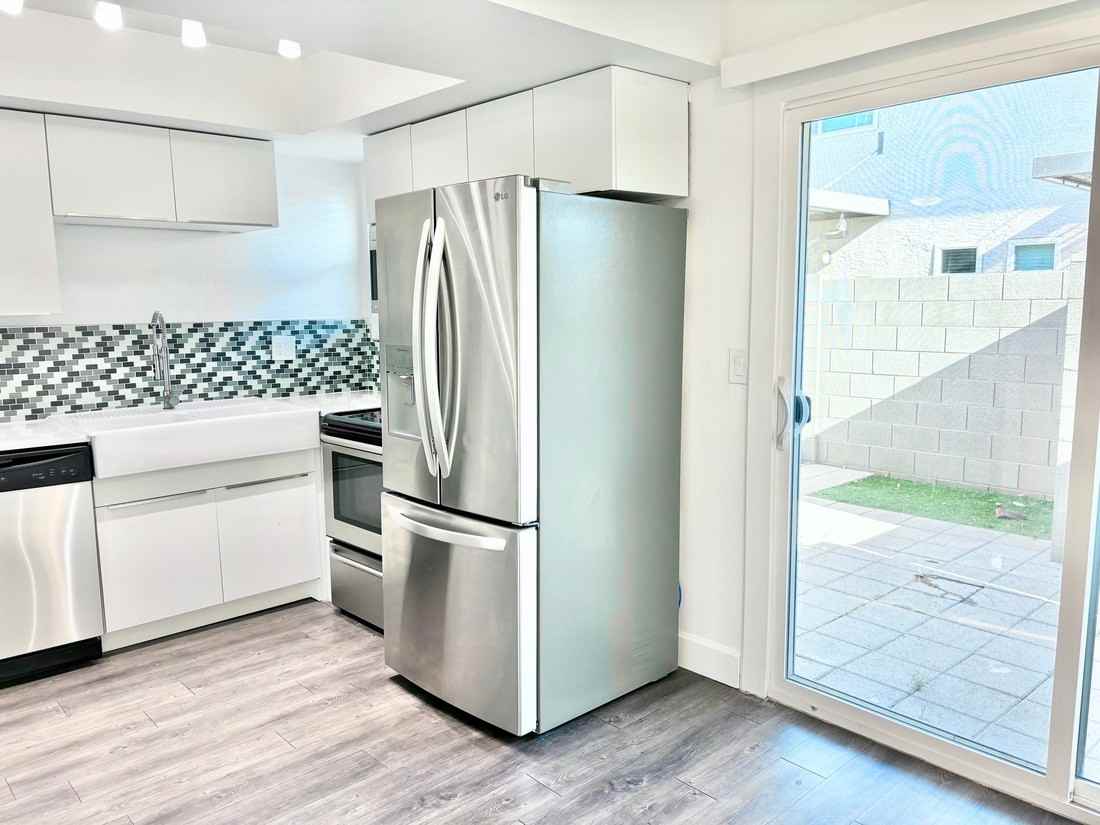 407 W 7th St #4 - Photo 7 of 38