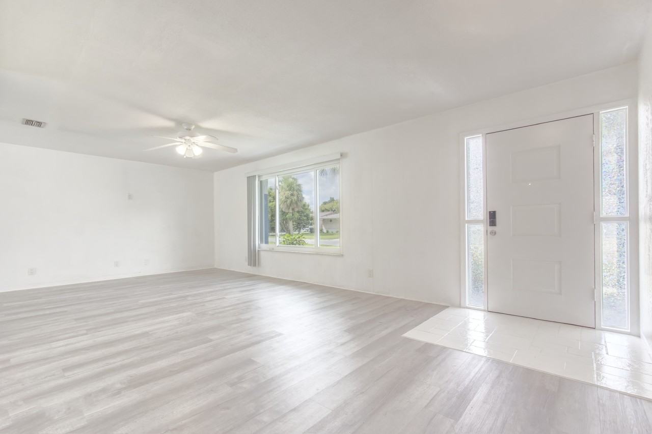 1313 Golfview Dr #NA - Photo 3 of 16