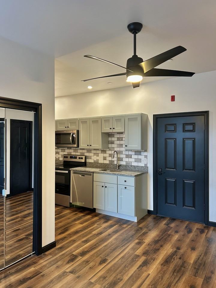 24 Beacon St #304D - Photo 3 of 12