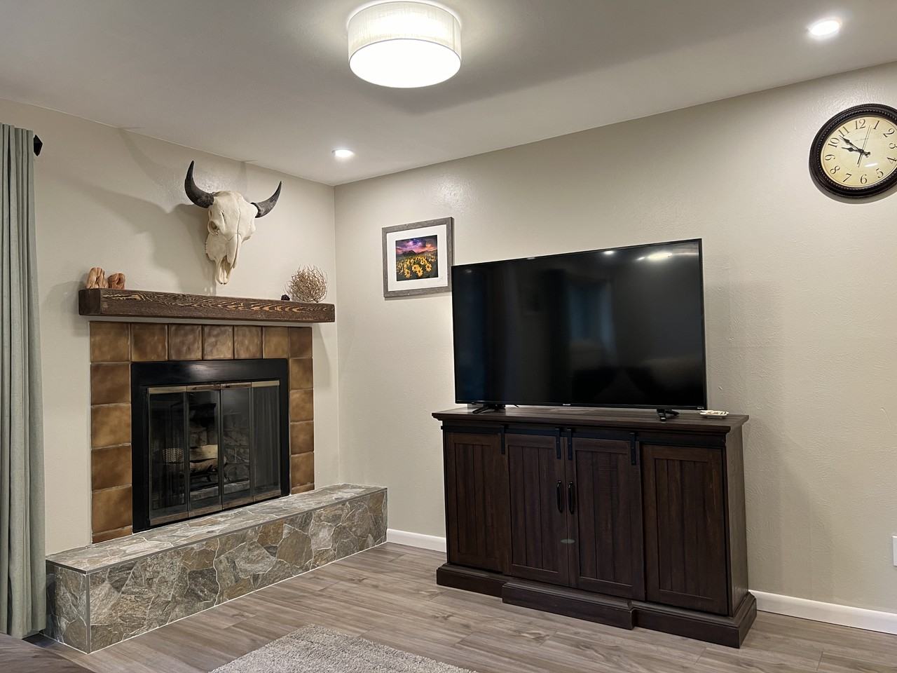 544 E 3rd St #E1 - Photo 3 of 13