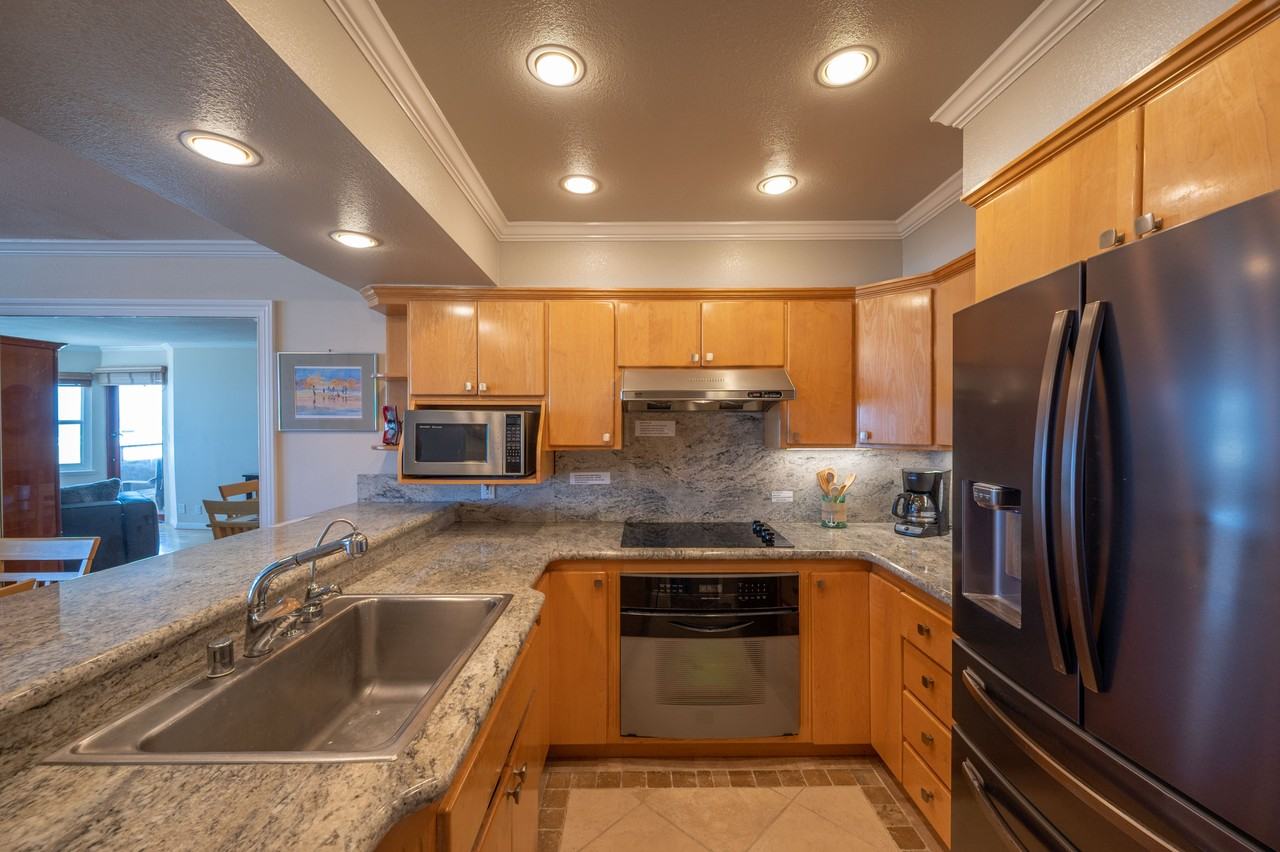 855 La Playa St - Photo 4 of 24