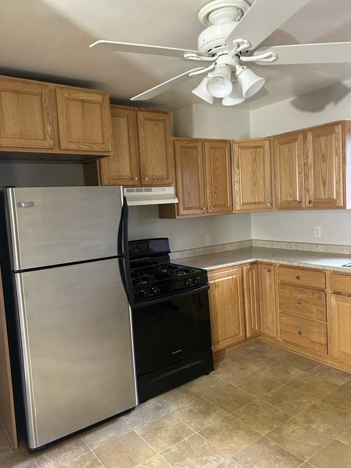 610 S 65th St #3 - Photo 3 of 10