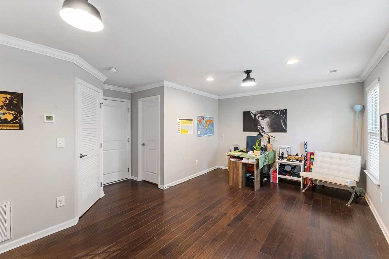 1316 Queen Lyon Ct - Photo 3 of 28