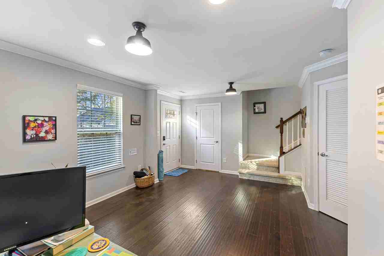 1316 Queen Lyon Ct - Photo 4 of 28