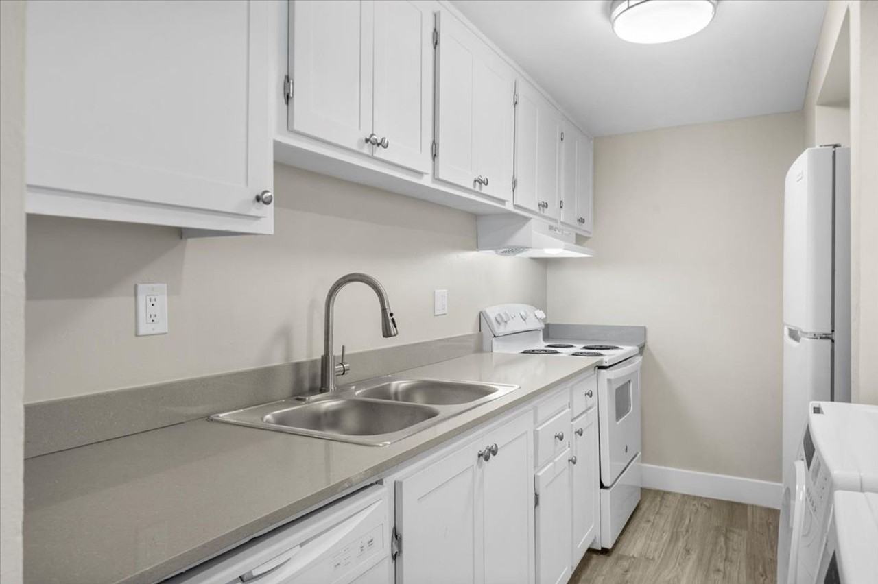 Sherwood Forest Apartments - Photo 6 of 41