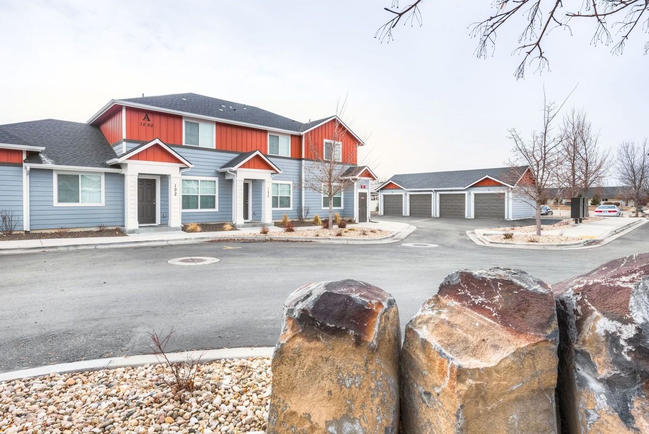 1288 E Everest St - Photo 2 of 19