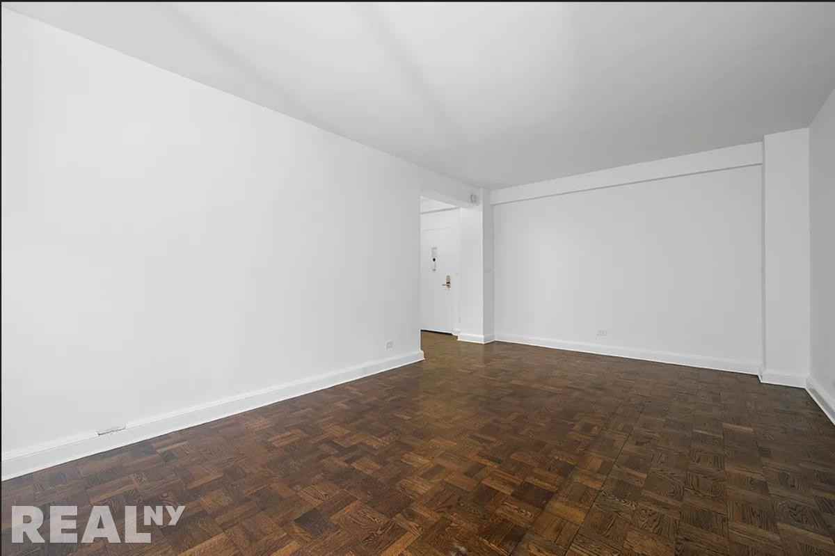 Park Ave #3G - Photo 2 of 5