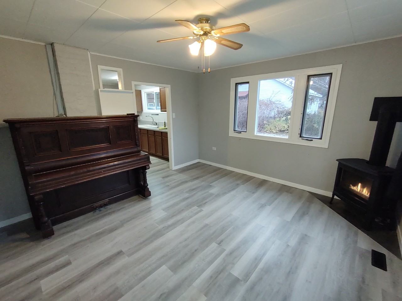 1498 52 Ave Ne #1 - Photo 3 of 15