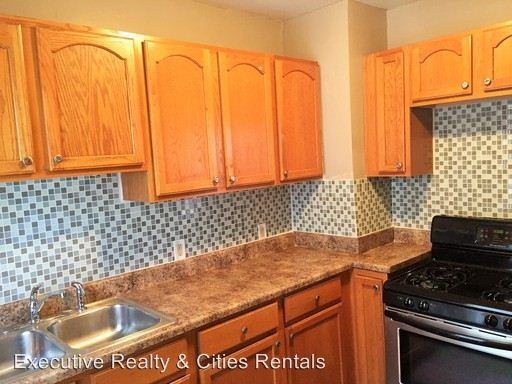 2239 Minnehaha Ave E - Photo 2 of 9