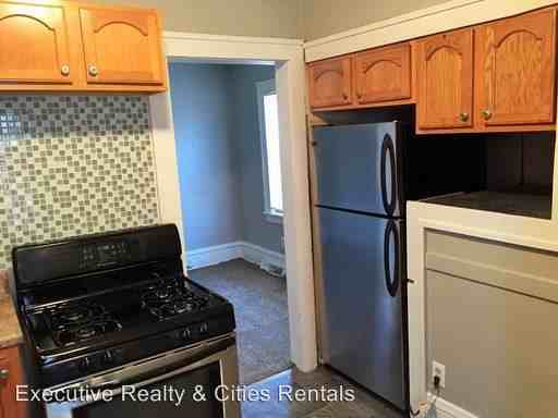 2239 Minnehaha Ave E - Photo 3 of 9