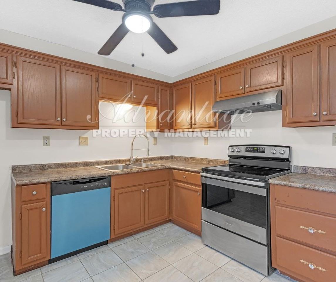 955 Chesterton Dr - Photo 3 of 19