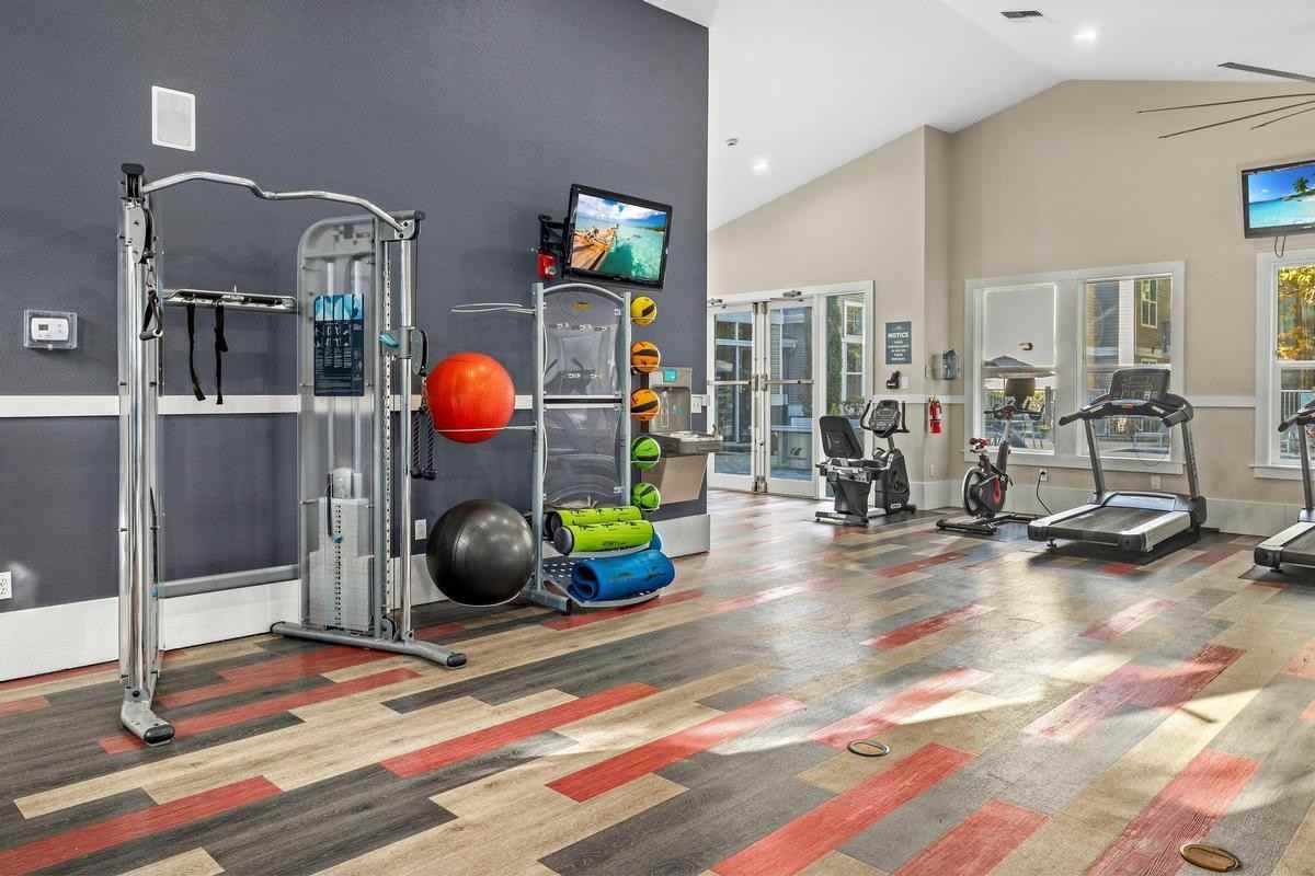 10101 7th Ave Se - Photo 3 of 24