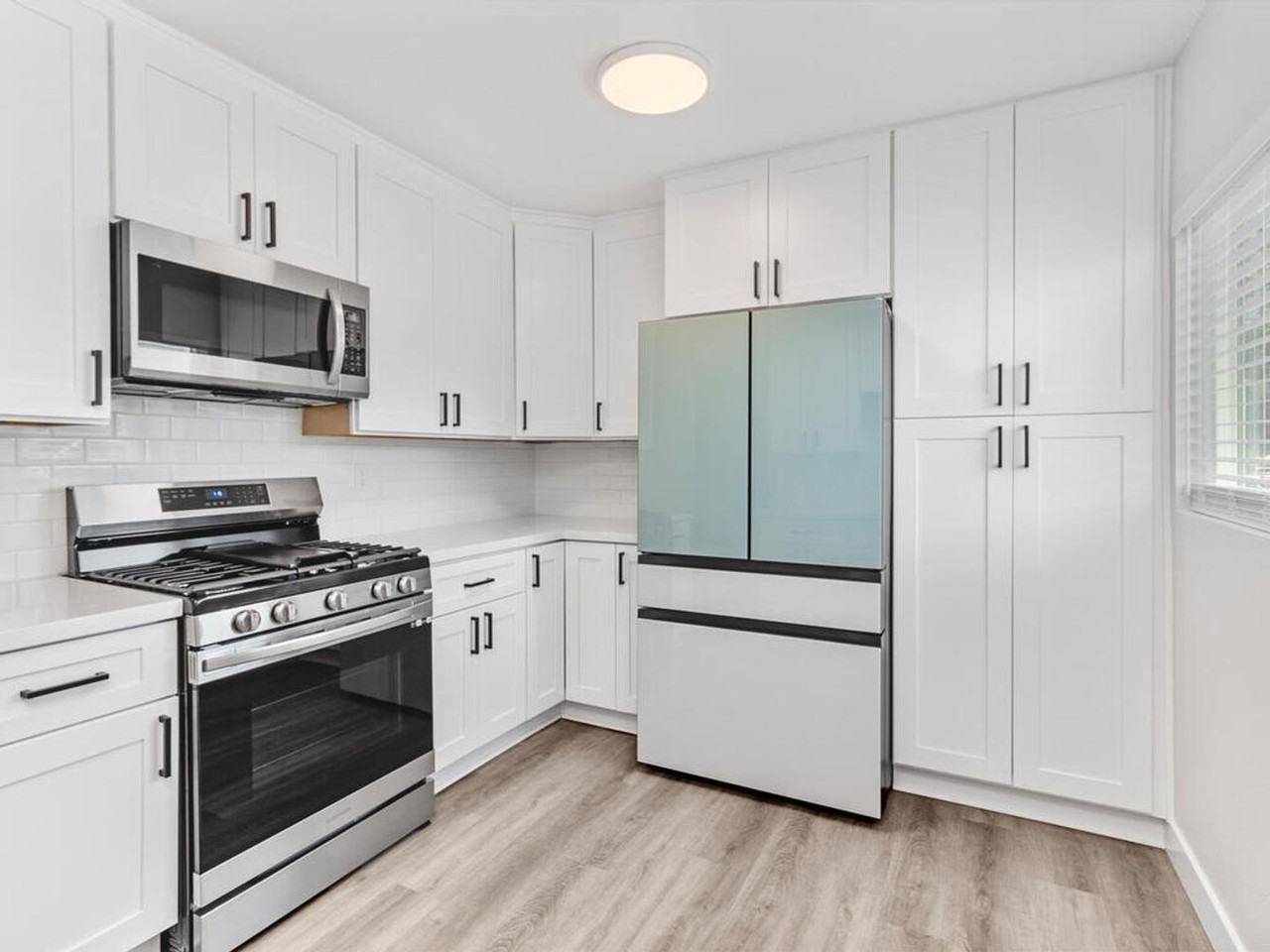 443 47th St #2 - Photo 3 of 18