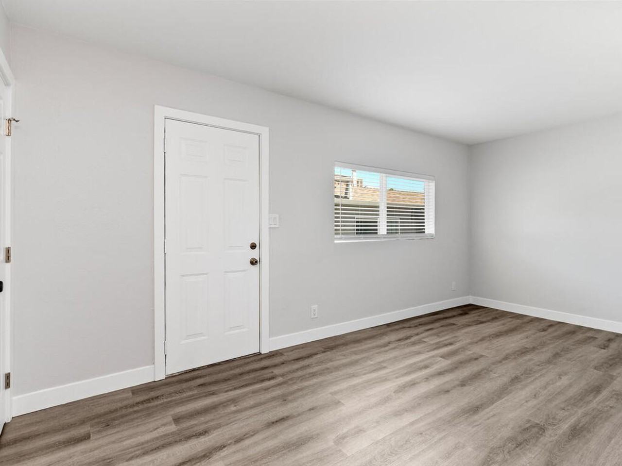 443 47th St #2 - Photo 4 of 18