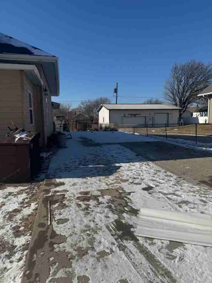 235 S Euclid Ave - Photo 2 of 14