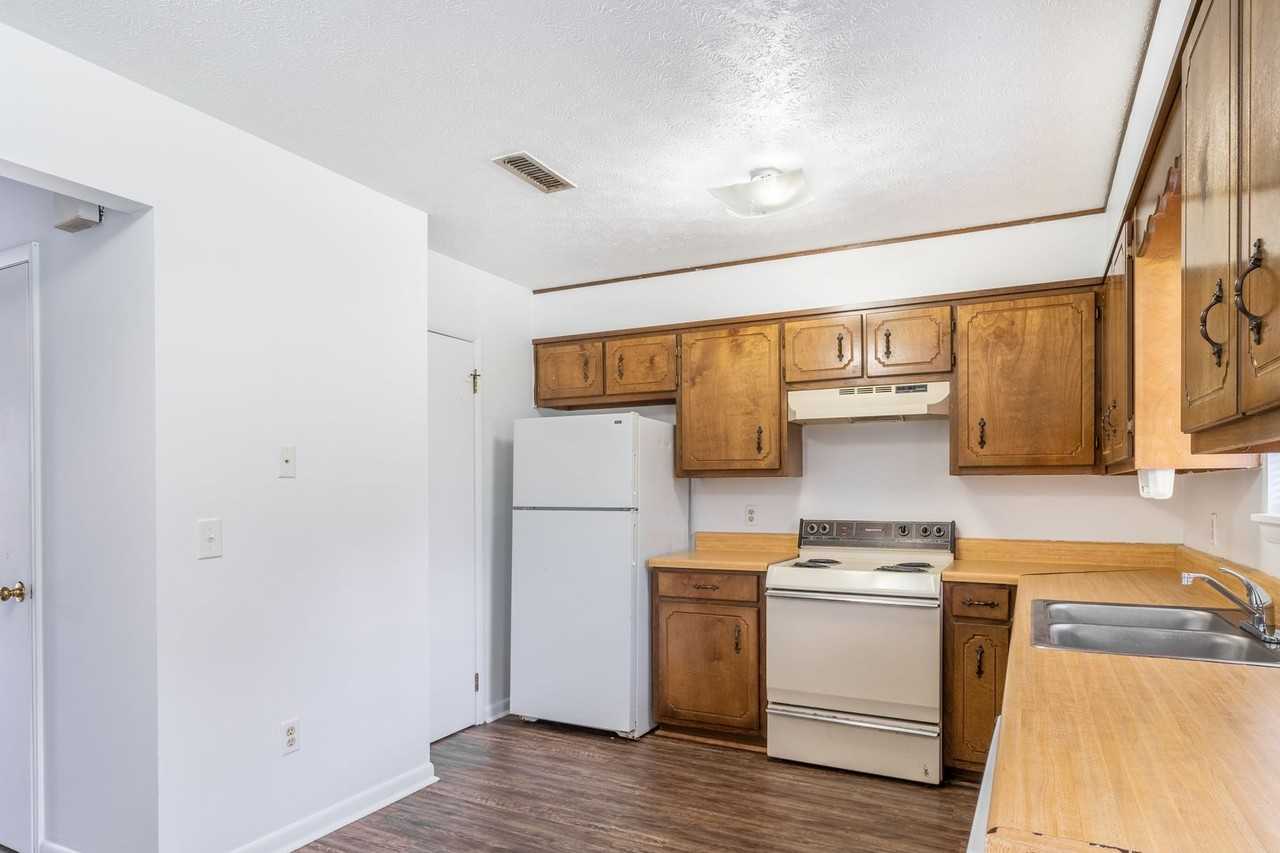 220 Coffee Street - Photo 3 of 5