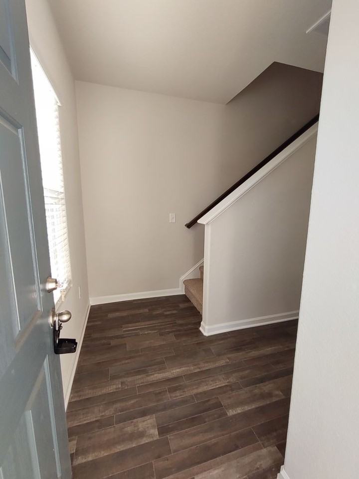 112 Chandler Ct - Photo 3 of 19