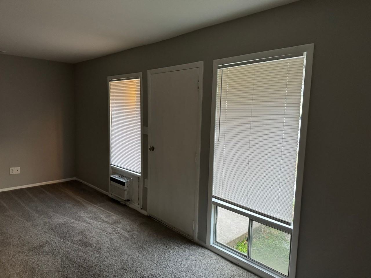 1521 N Hocker Ave - Photo 2 of 14