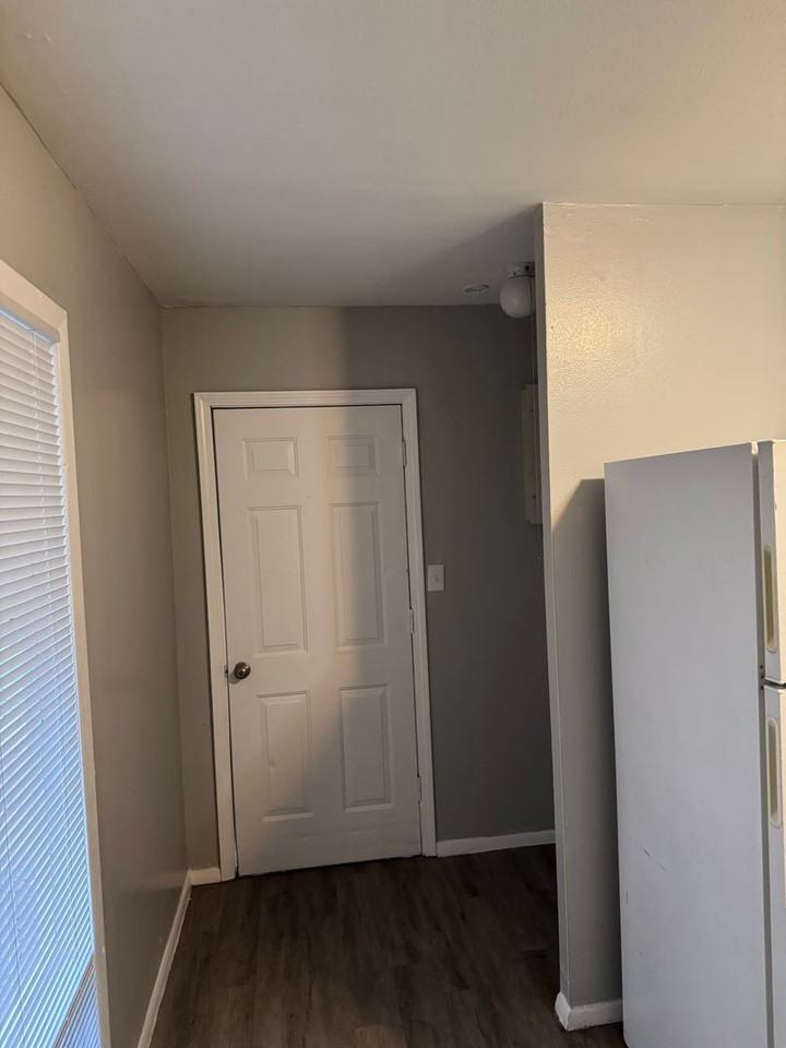 1521 N Hocker Ave - Photo 3 of 14