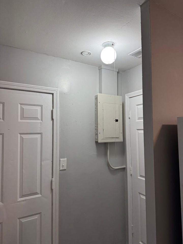 1521 N Hocker Ave - Photo 4 of 14