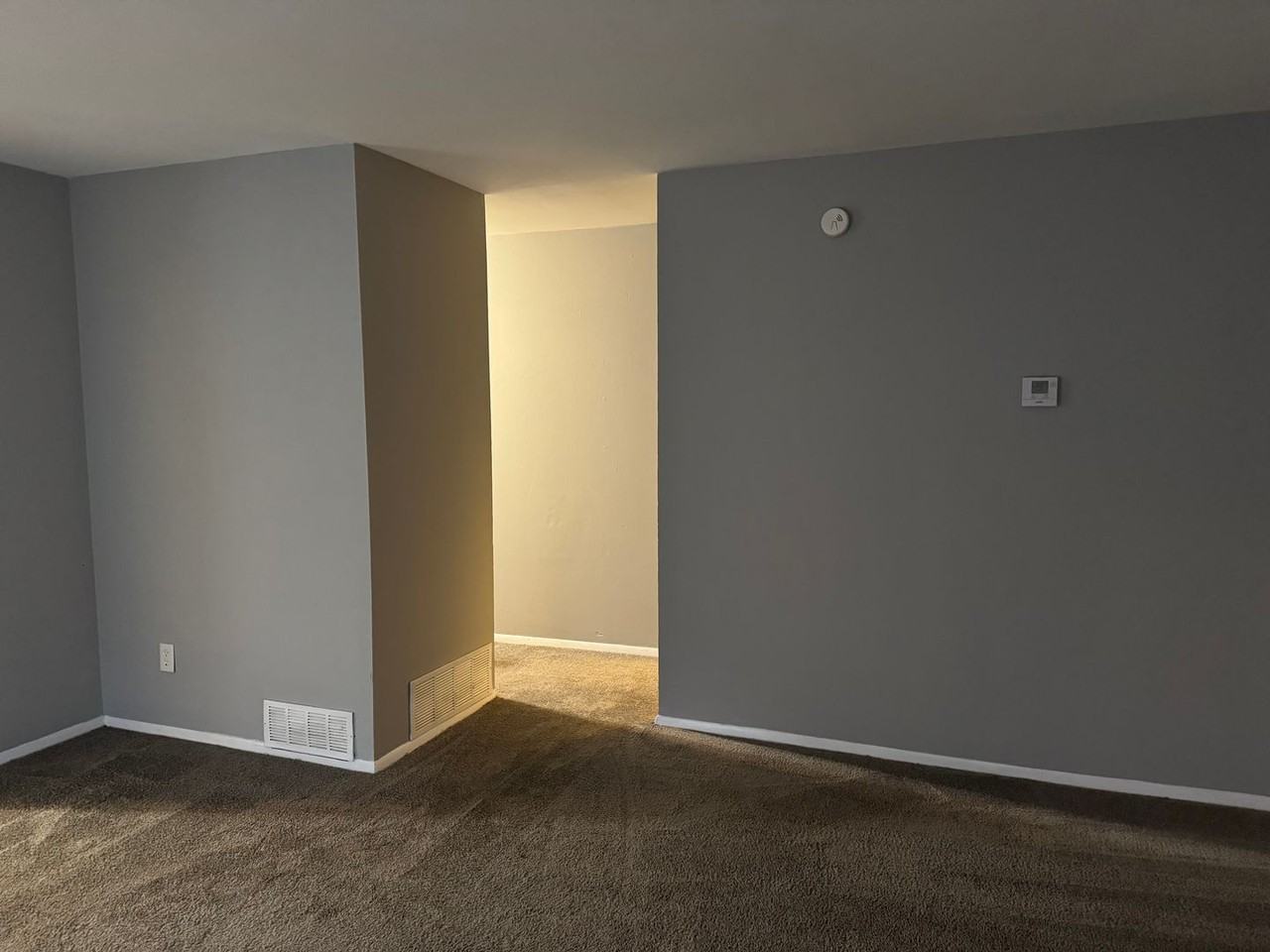1521 N Hocker Ave - Photo 5 of 14