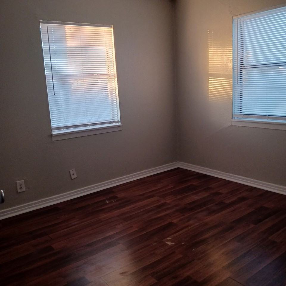 4226 S Van Buren St - Photo 7 of 12