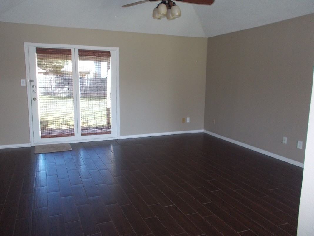 1334 Lawyers Ln - Photo 3 of 14