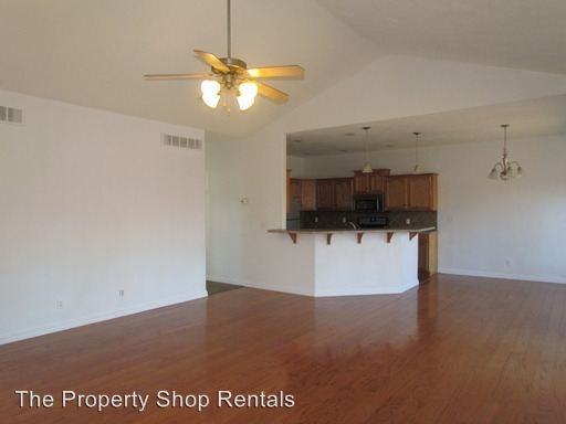 129 Birchtree Cir - Photo 3 of 70