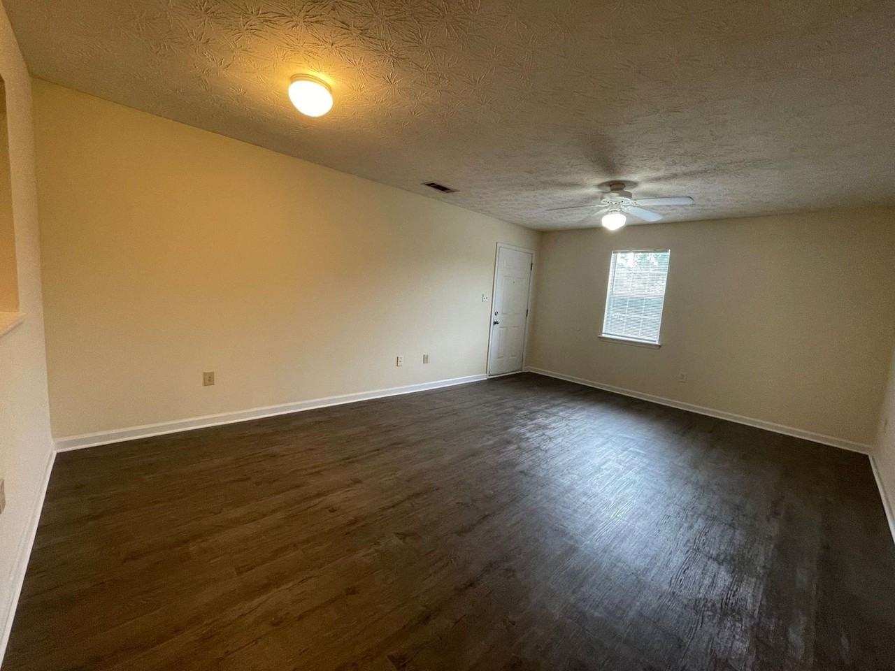 140 Hunters Run Rd - Photo 2 of 10