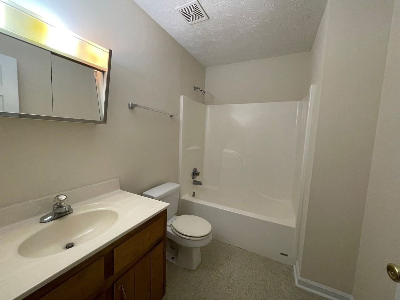 140 Hunters Run Rd - Photo 7 of 10