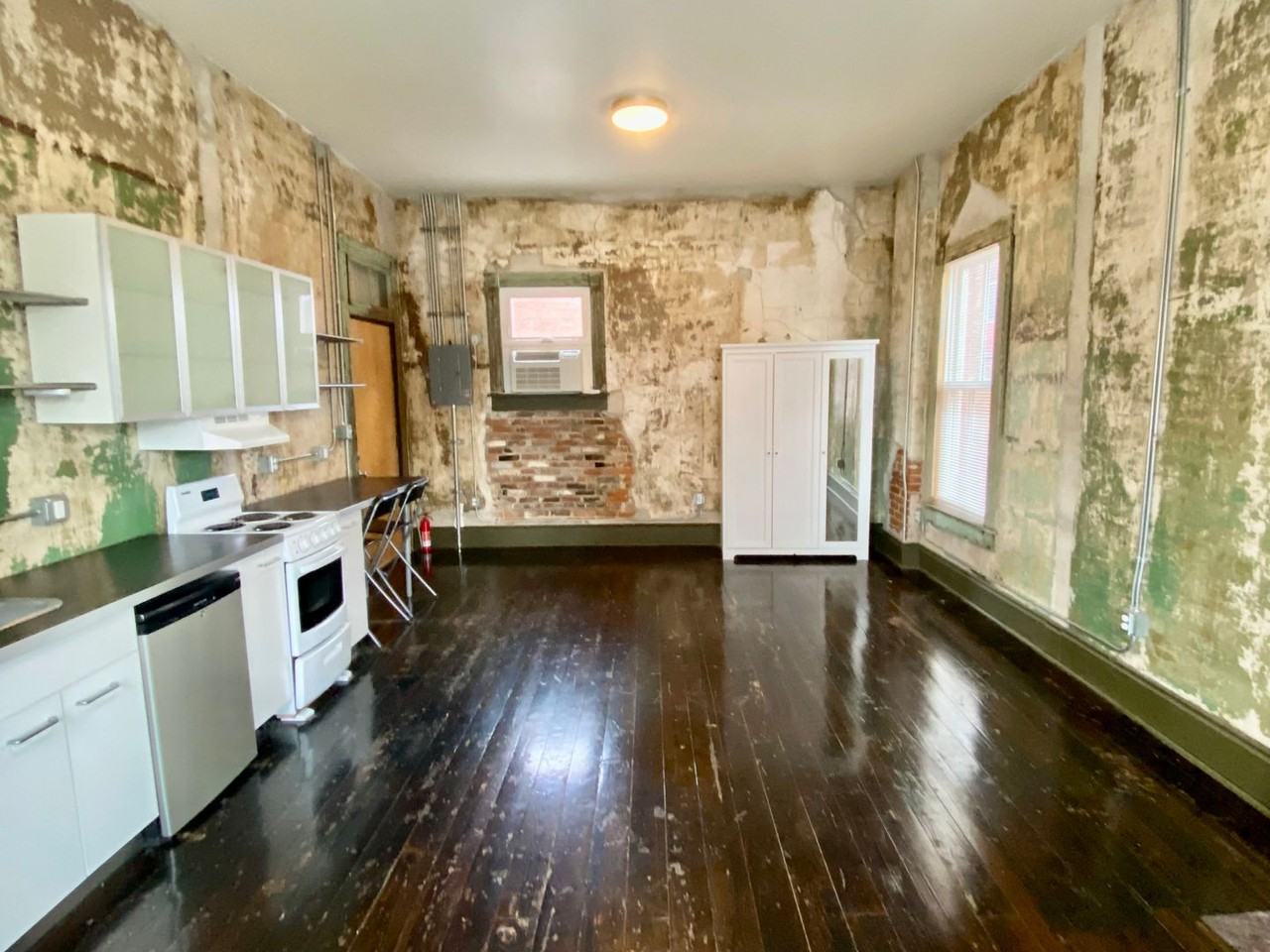 112 S 5th St #201 - Photo 2 of 11