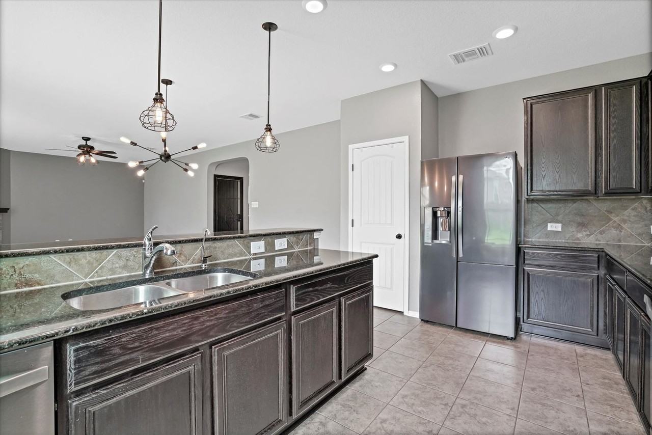 222 Culebra Dr - Photo 5 of 22