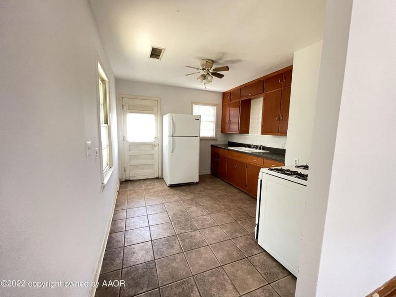 516 Park Ave - Photo 3 of 9