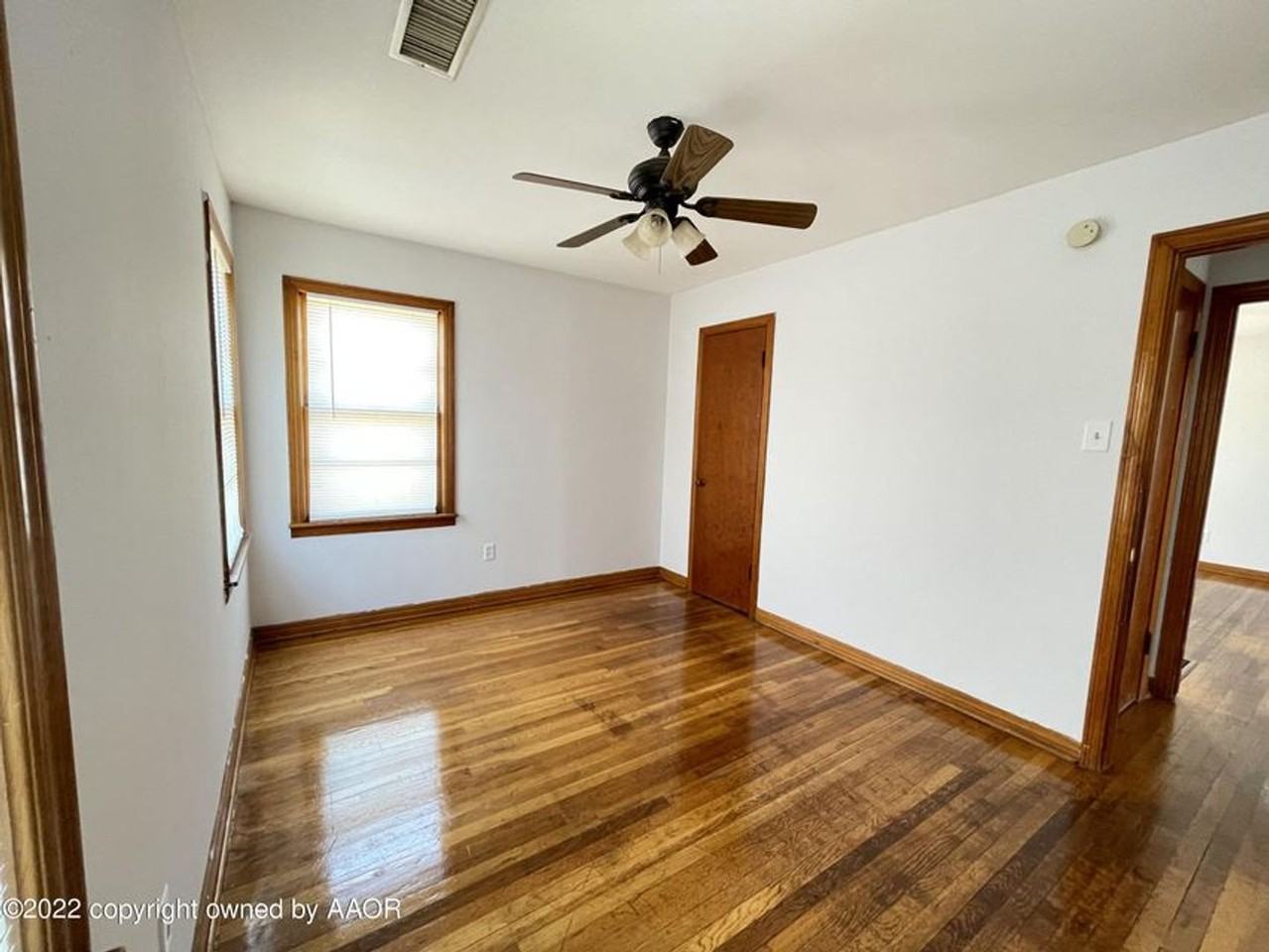 516 Park Ave - Photo 6 of 9