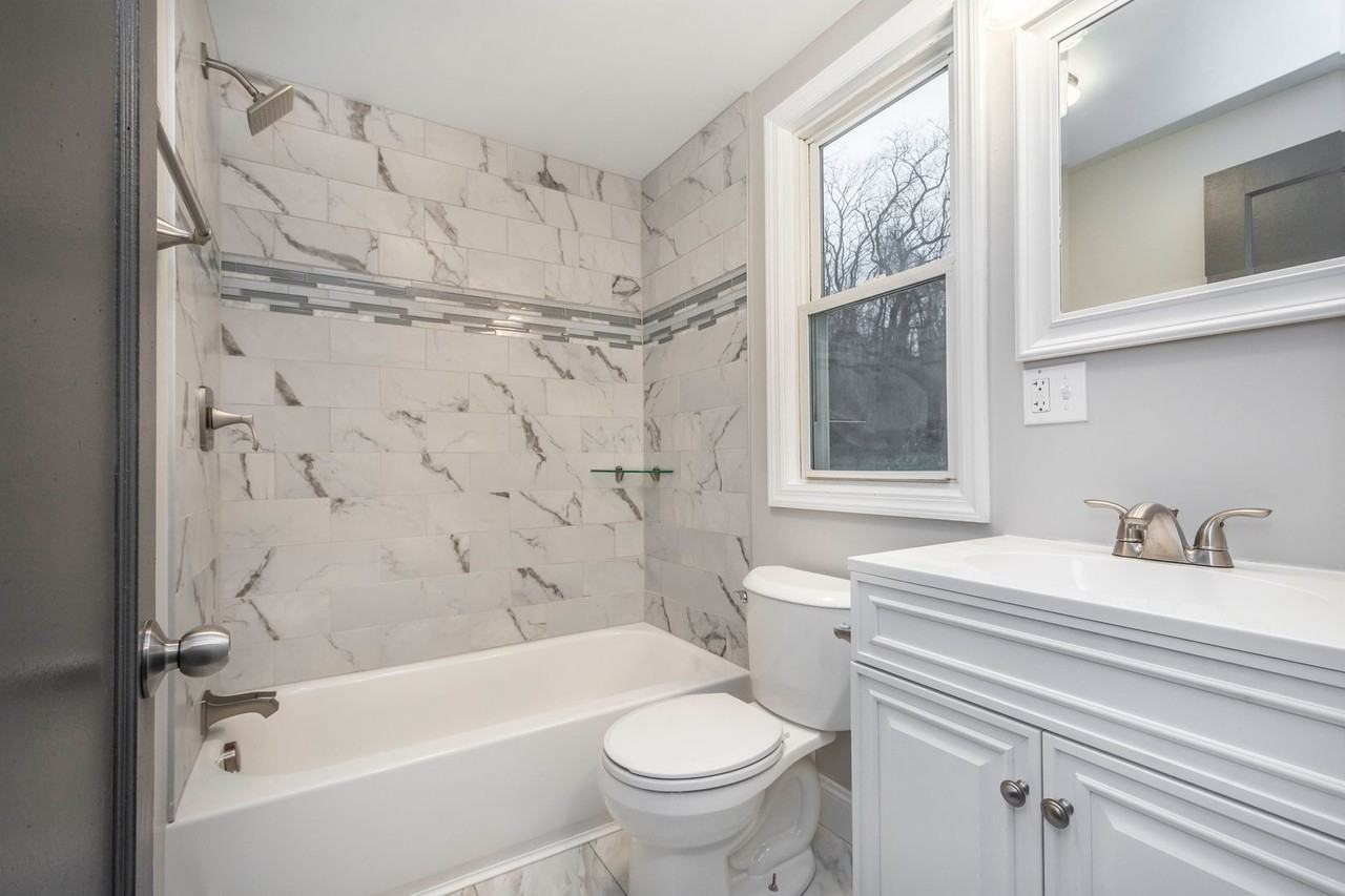 1330 Oakridge St - Photo 2 of 29