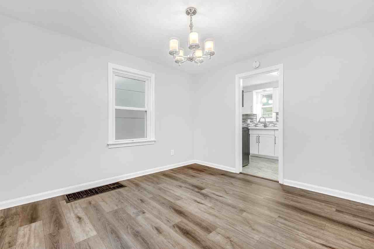 1330 Oakridge St - Photo 6 of 29