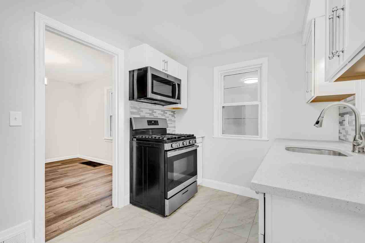 1330 Oakridge St - Photo 7 of 29