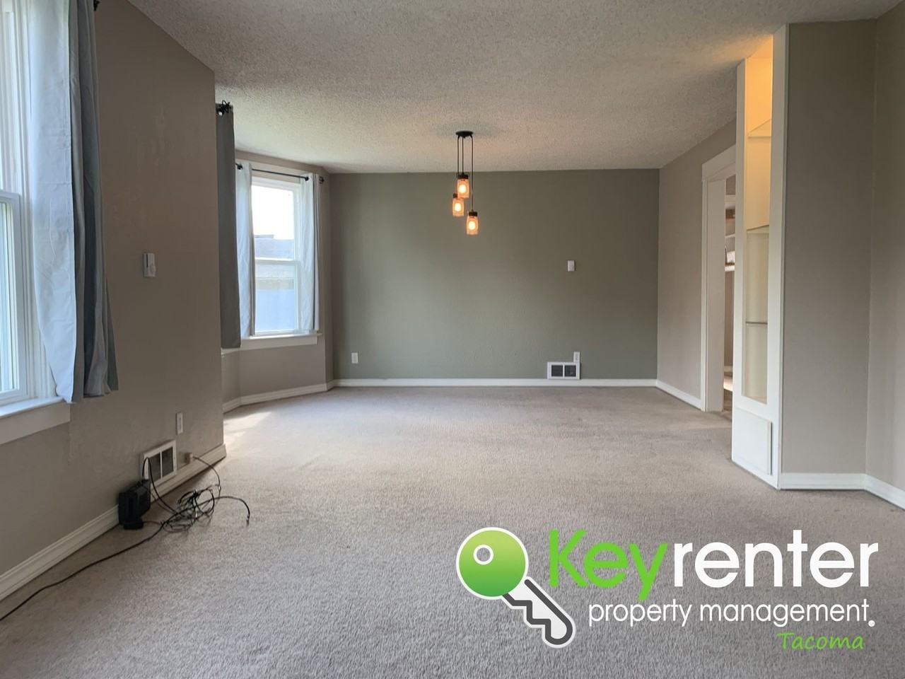 1016 N Steele St - Photo 3 of 44