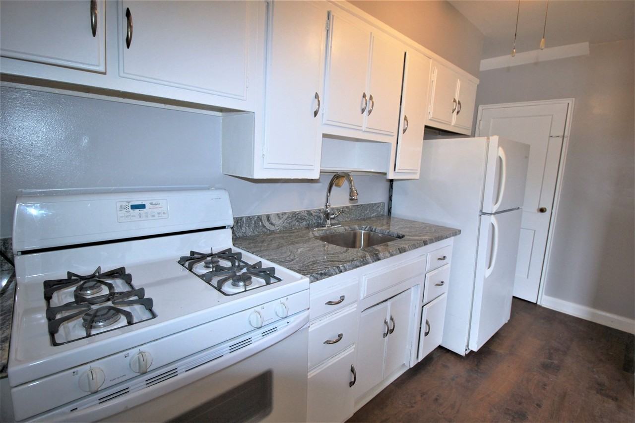 2304 Dukeland St - Photo 4 of 7