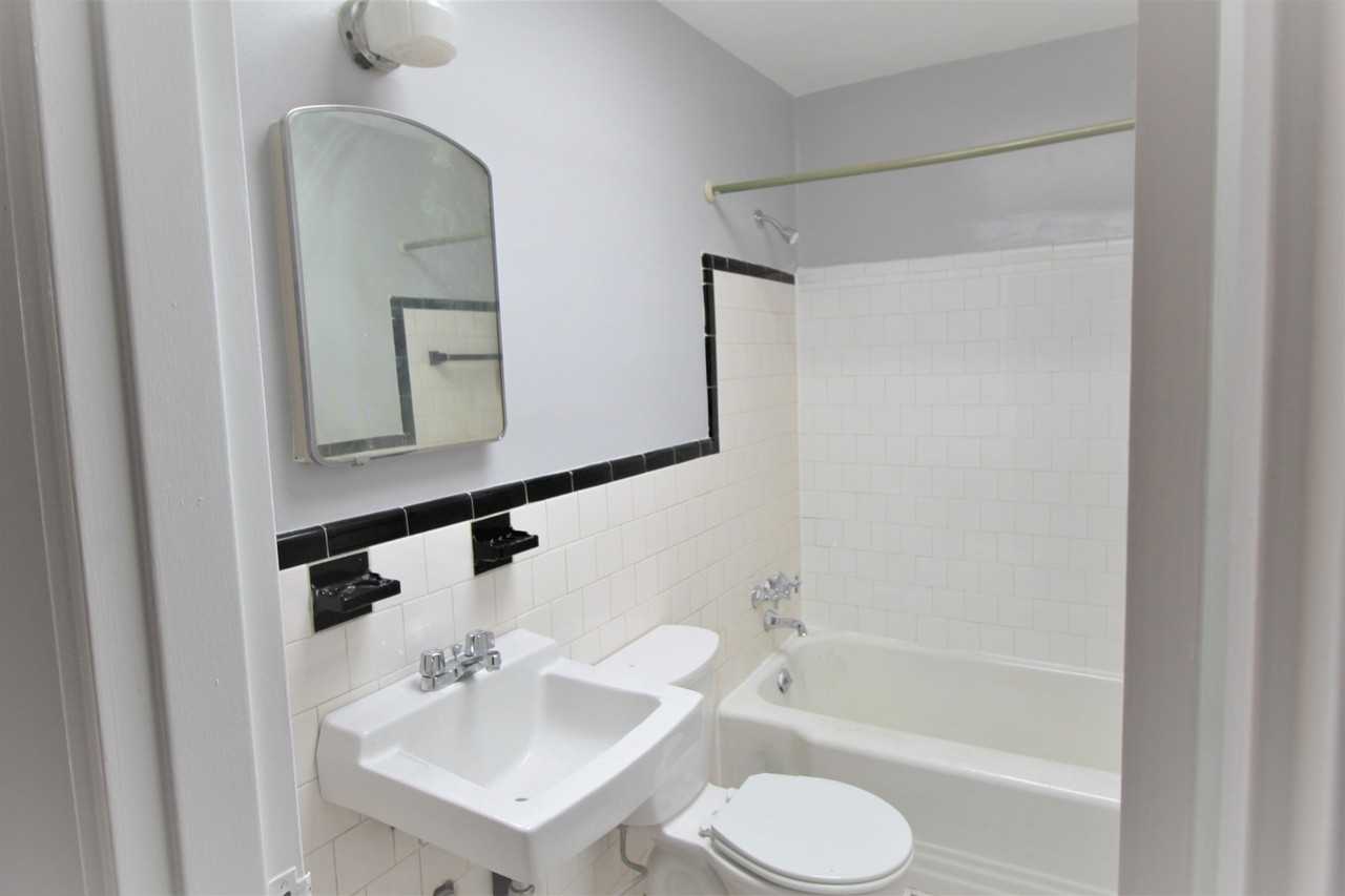 2304 Dukeland St - Photo 5 of 7