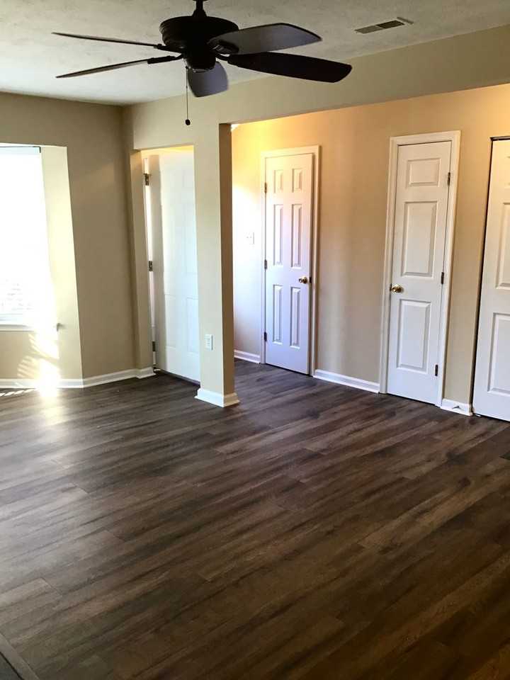 1660 Skiffes Creek Cir - Photo 3 of 26
