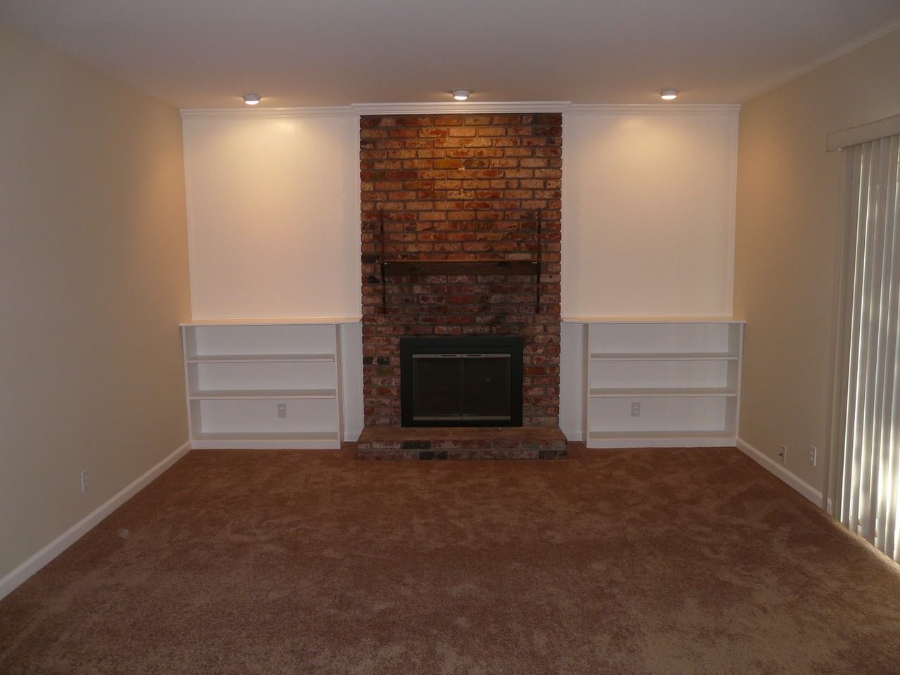 3283 Woodcrest Dr - Photo 2 of 8