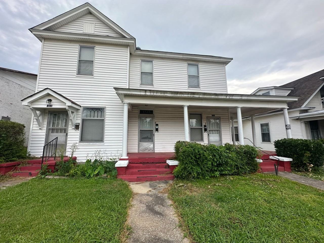 1523 Noble St - Photo 2 of 5