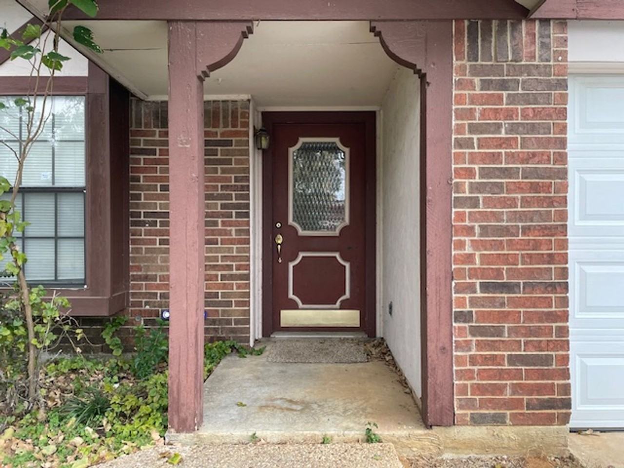 2209 Hollybush Ln - Photo 2 of 21